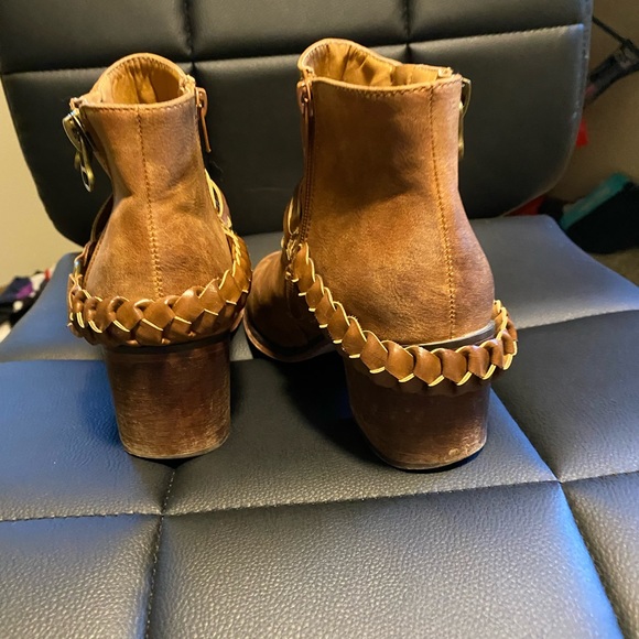 New Size 7 Ankle Booties - Picture 4 of 4
